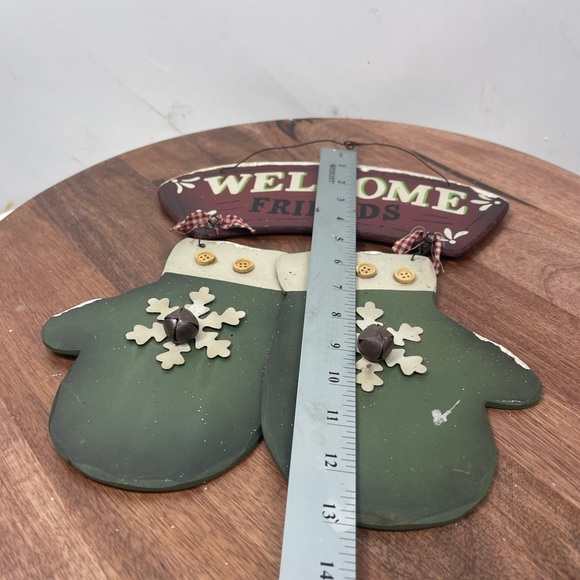 Welcome  sign Winter Mittens. - Picture 2 of 4